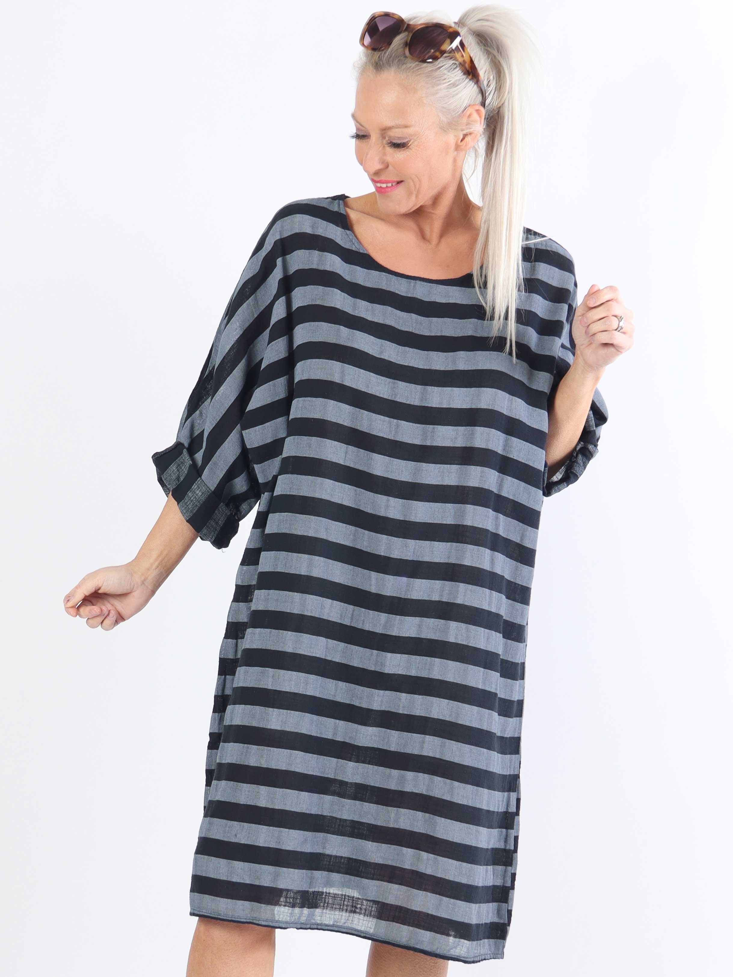 Claudine - Sød plussize stribet bomuldskjole